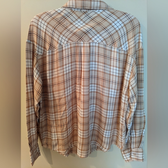 NWOT Flowy Rayon Flannel Button down blouse - Picture 5 of 5